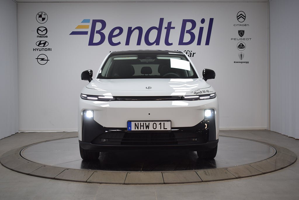 Vehicle Image 5