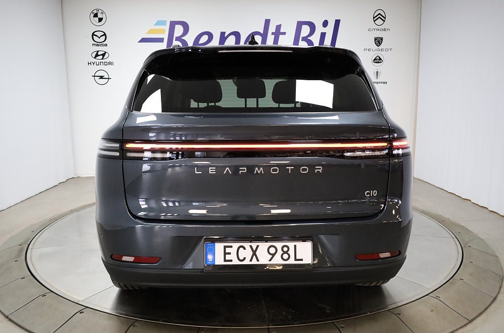 Vehicle Image 8