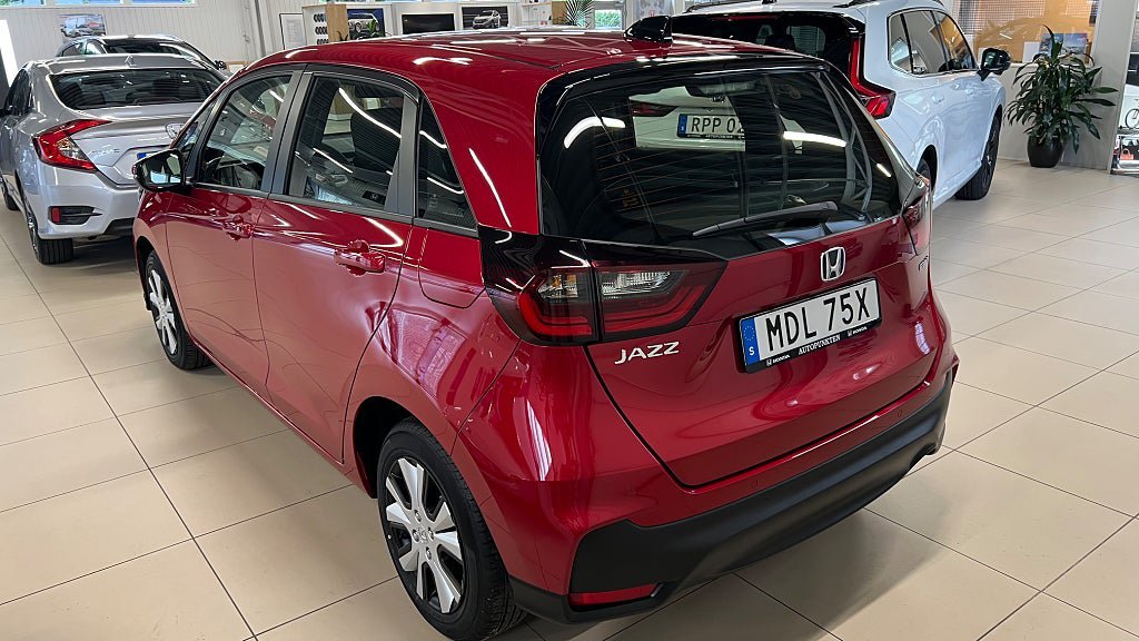 Vehicle Image 4