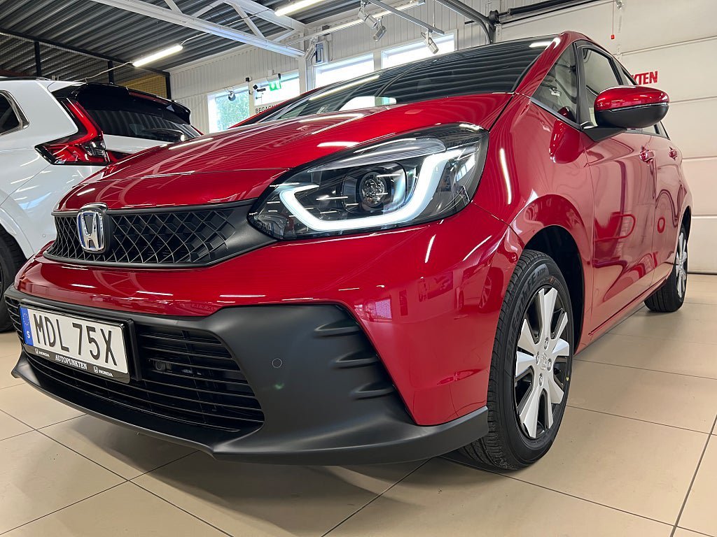 Vehicle Image 16