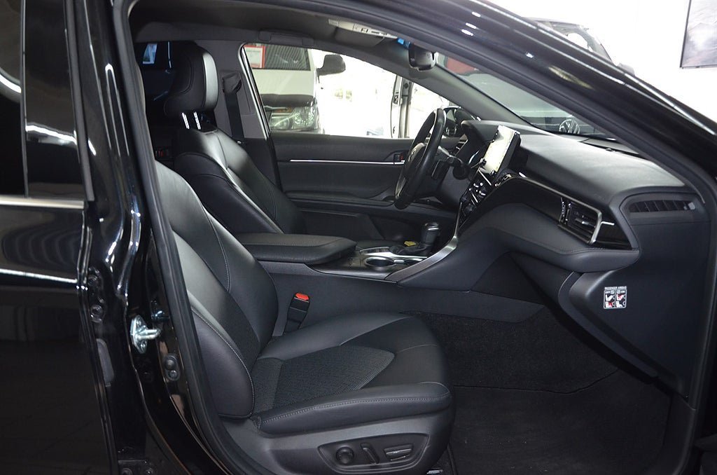 Vehicle Image 8