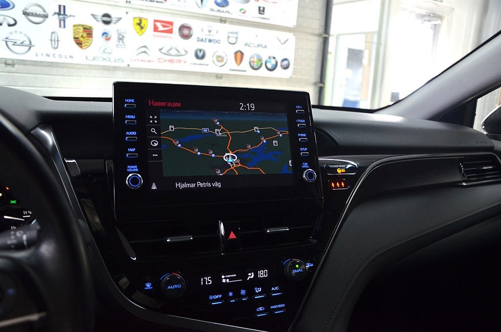 Vehicle Image 12