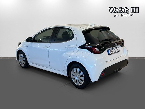 Vehicle Image 6