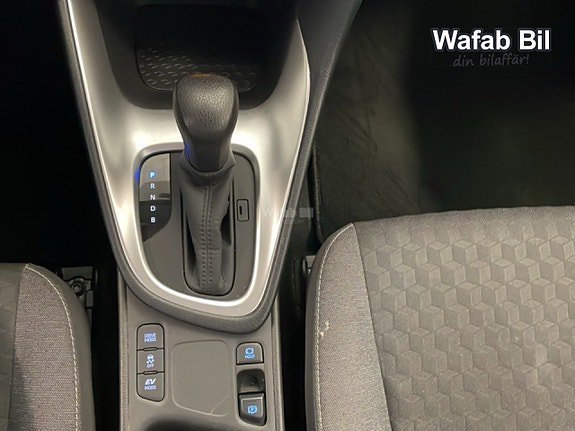 Vehicle Image 12