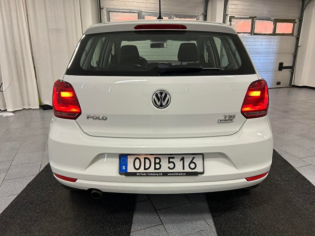 Vehicle Image 6