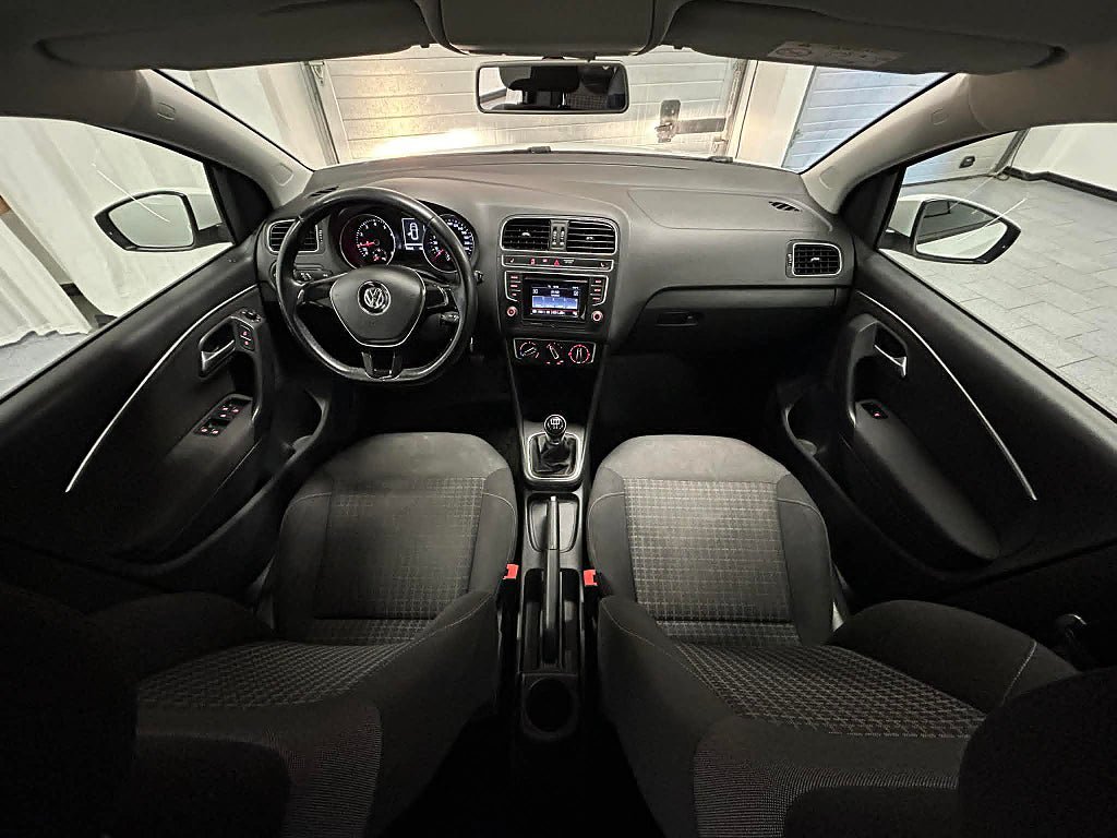 Vehicle Image 9