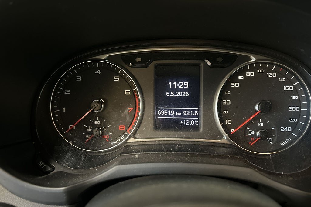Vehicle Image 14