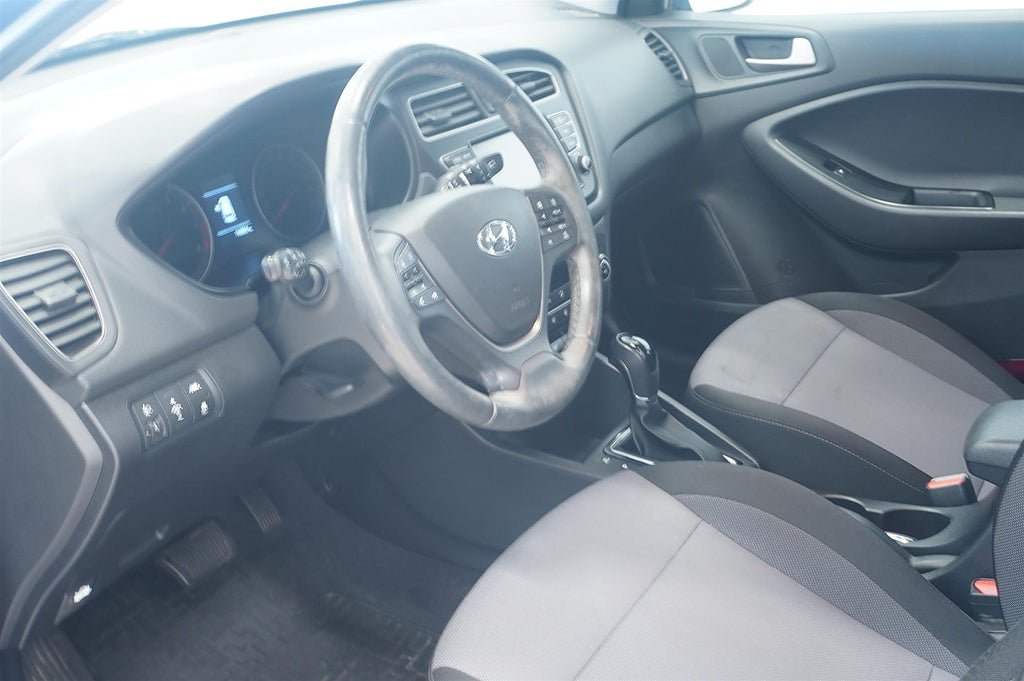 Vehicle Image 17