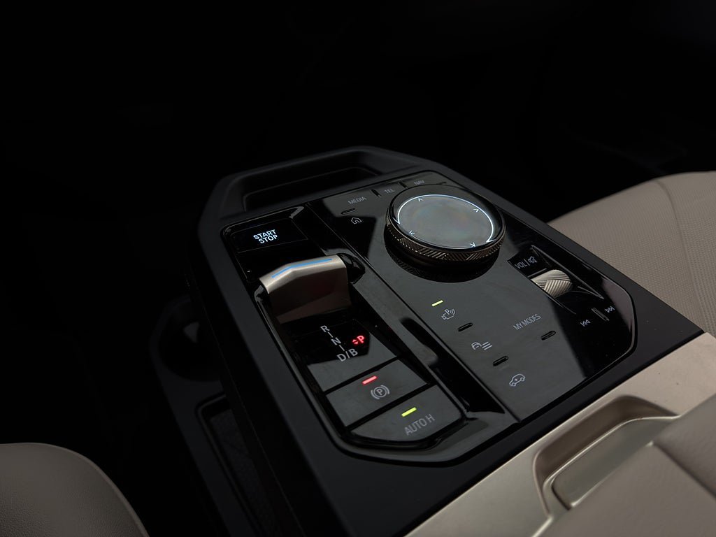 Vehicle Image 33