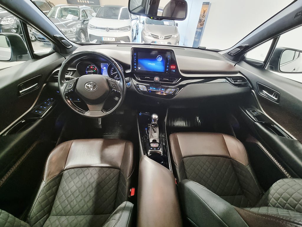 Vehicle Image 11
