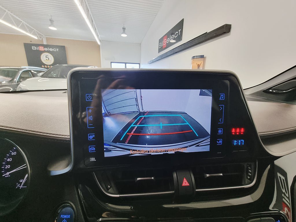 Vehicle Image 12