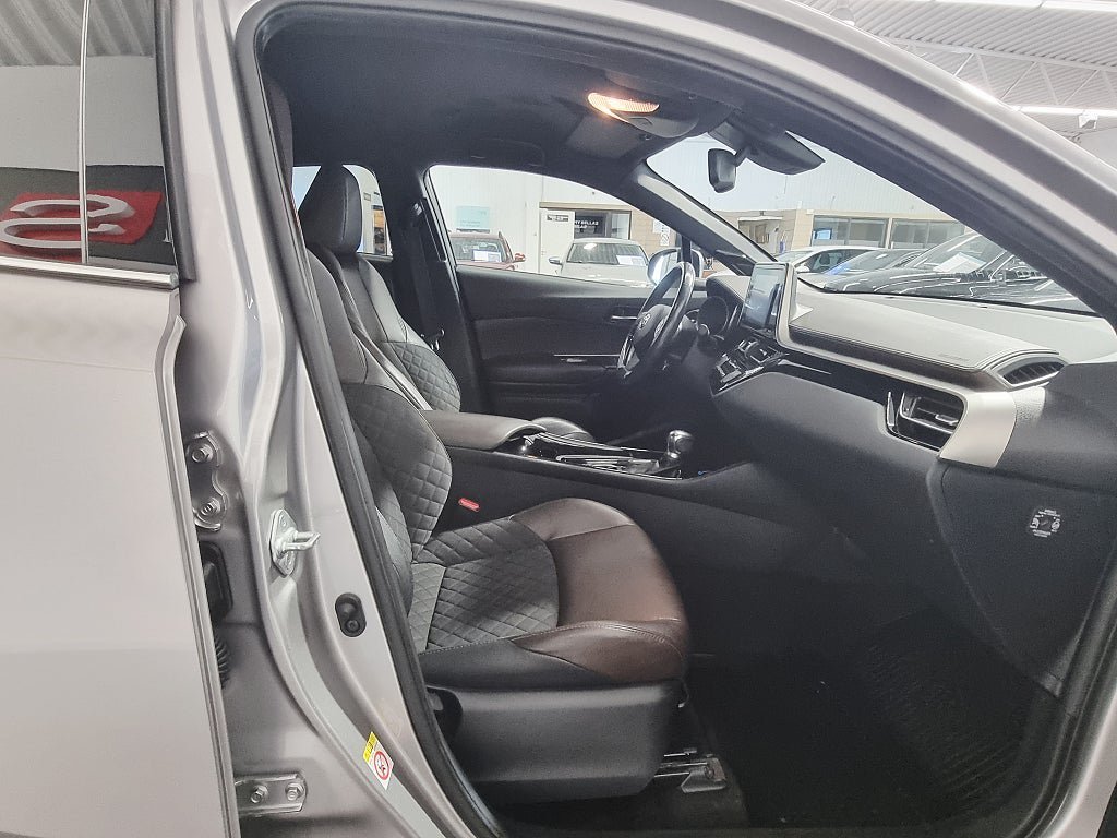 Vehicle Image 16