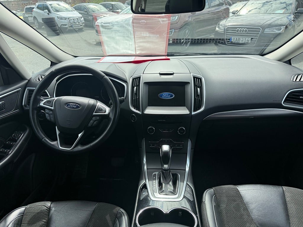 Vehicle Image 9