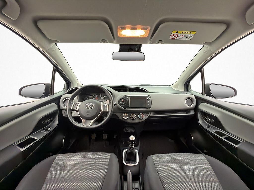 Vehicle Image 12