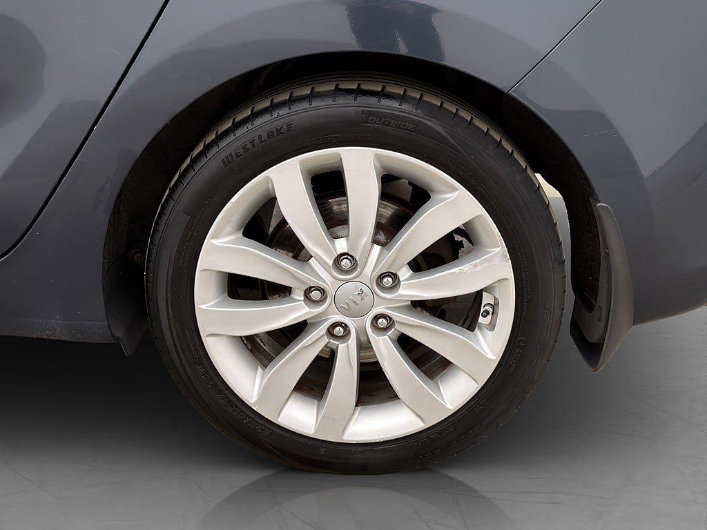 Vehicle Image 30