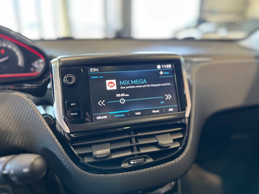 Vehicle Image 11