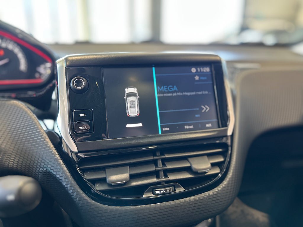 Vehicle Image 12