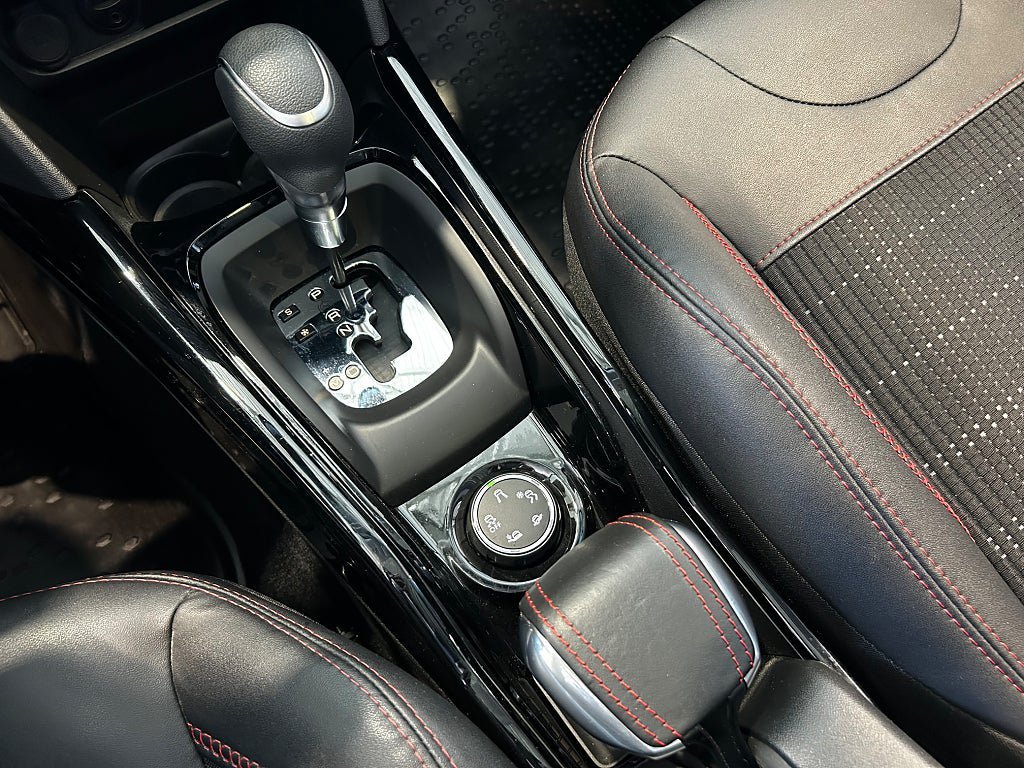 Vehicle Image 15