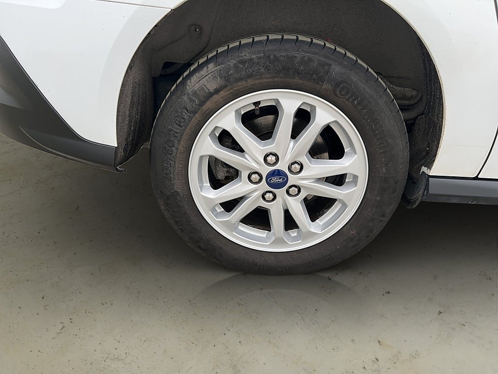 Vehicle Image 32