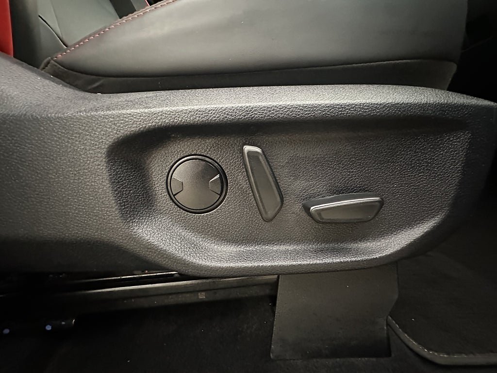 Vehicle Image 35