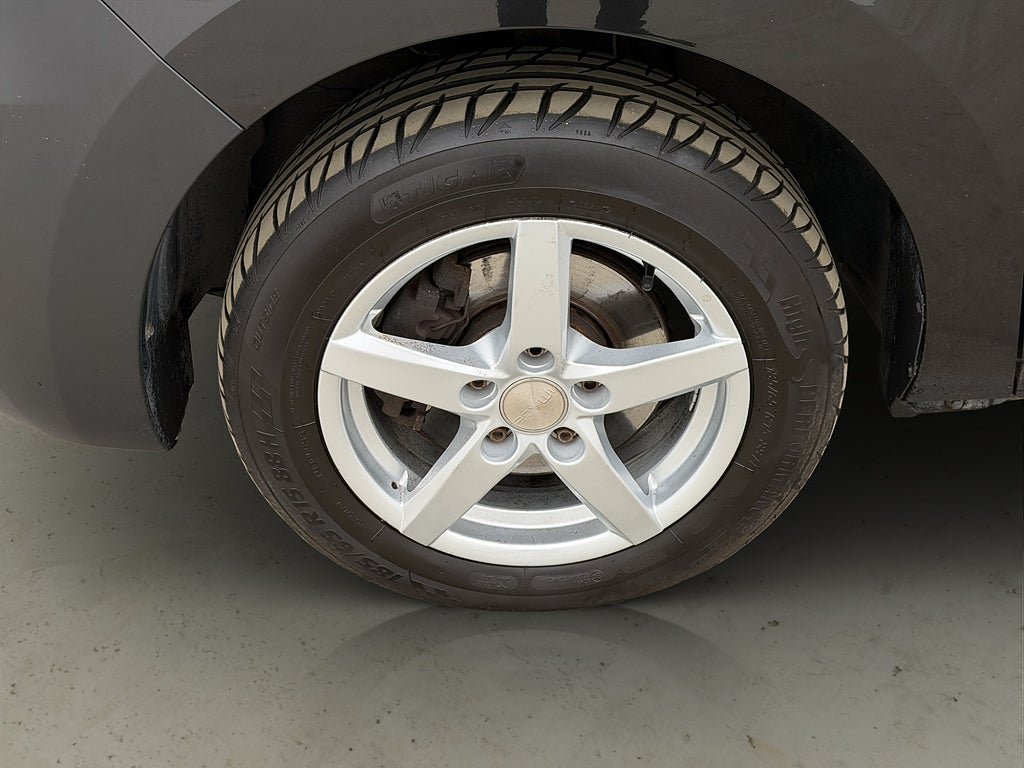 Vehicle Image 25