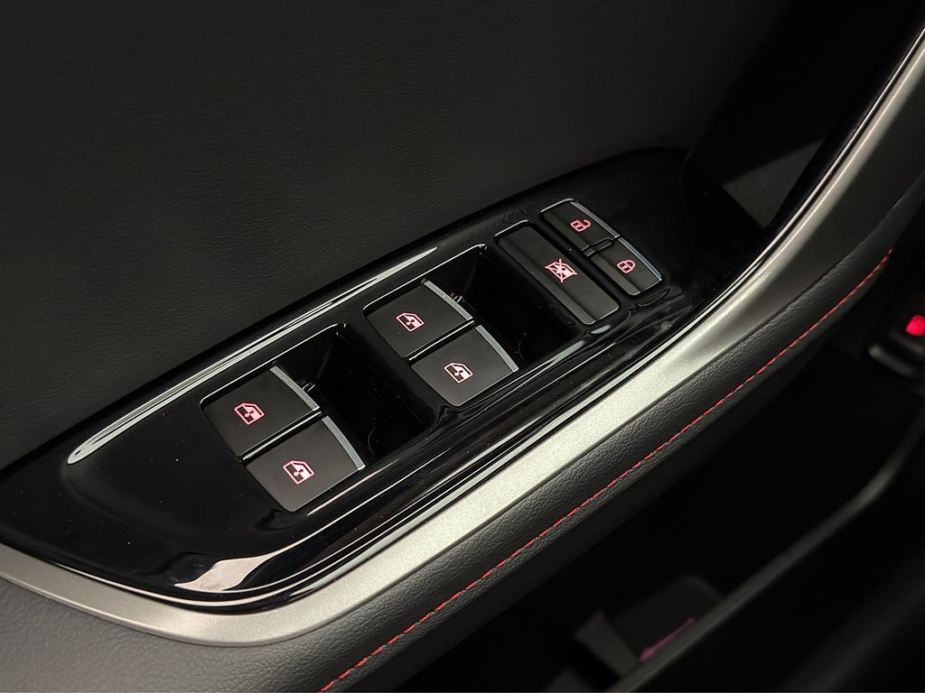 Vehicle Image 38