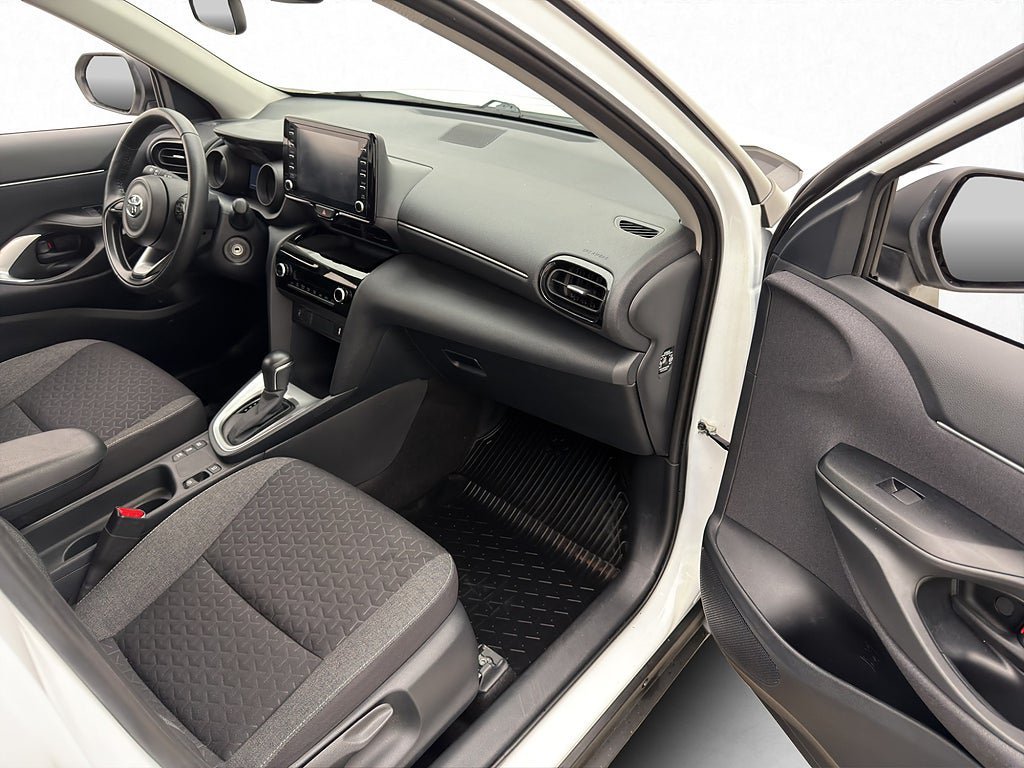 Vehicle Image 25