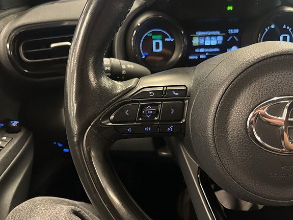 Vehicle Image 17