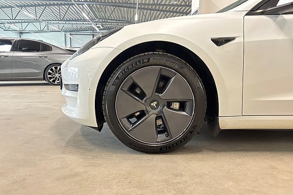 Vehicle Image 26