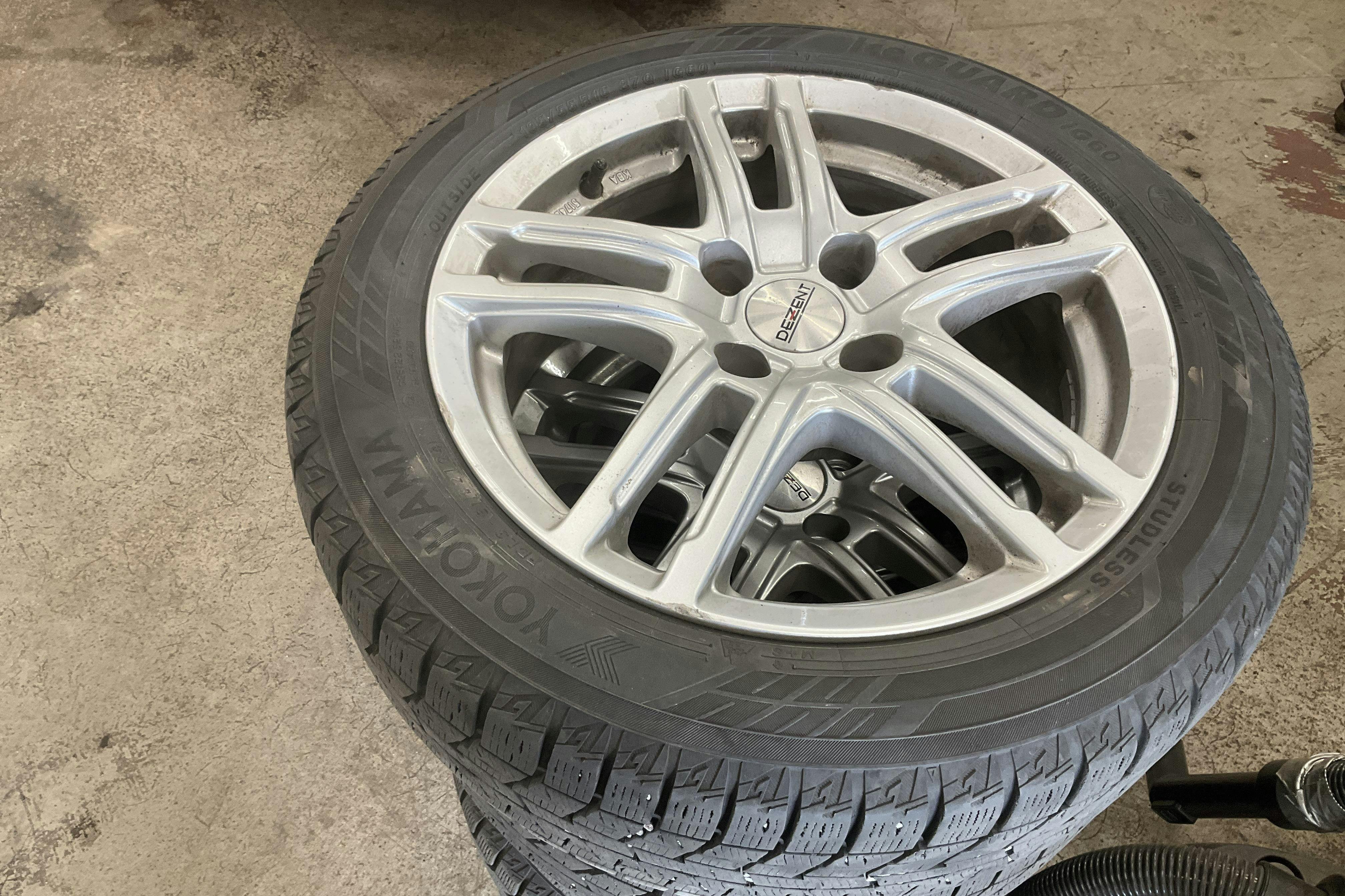 Vehicle Image 15