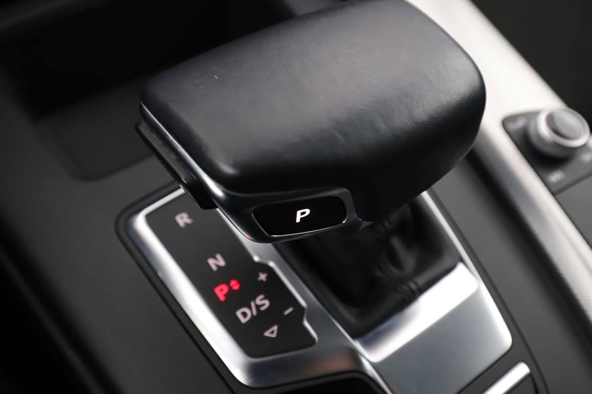 Vehicle Image 25