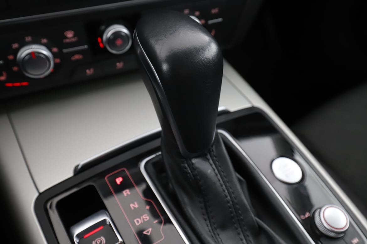 Vehicle Image 25
