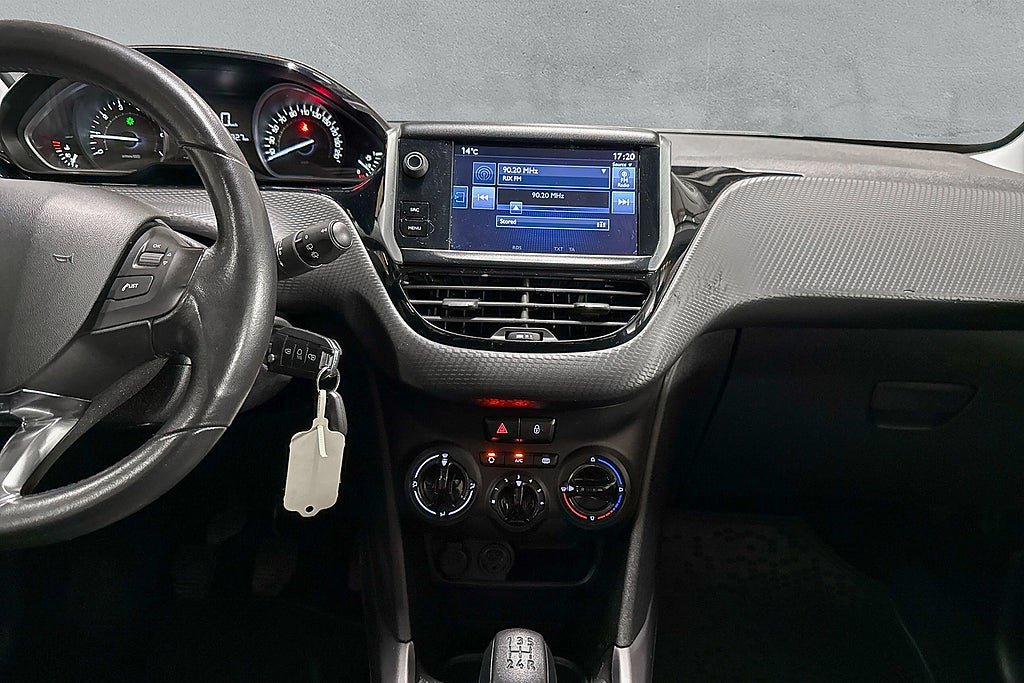 Vehicle Image 12