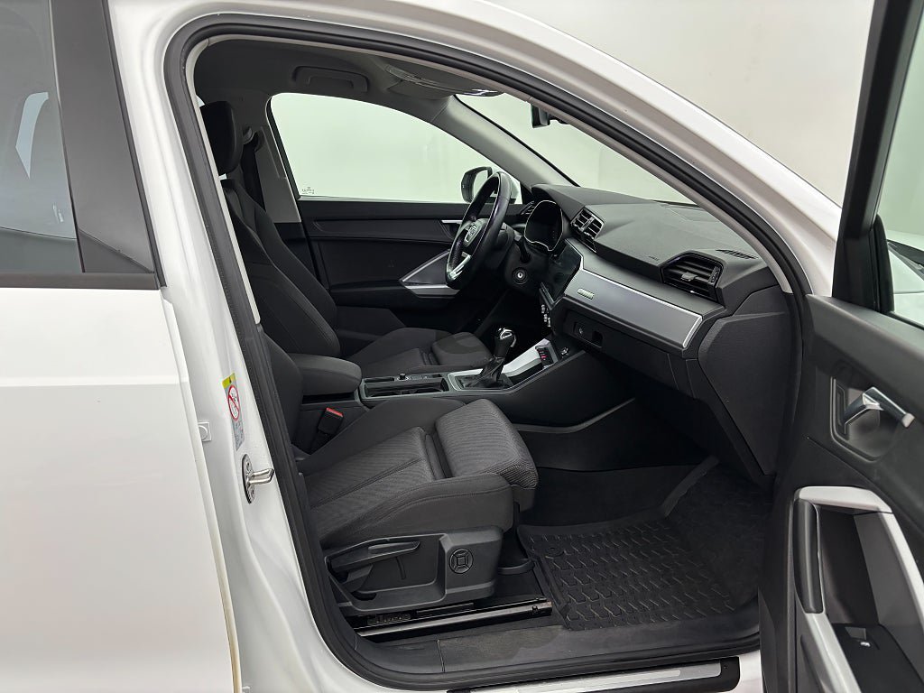 Vehicle Image 21