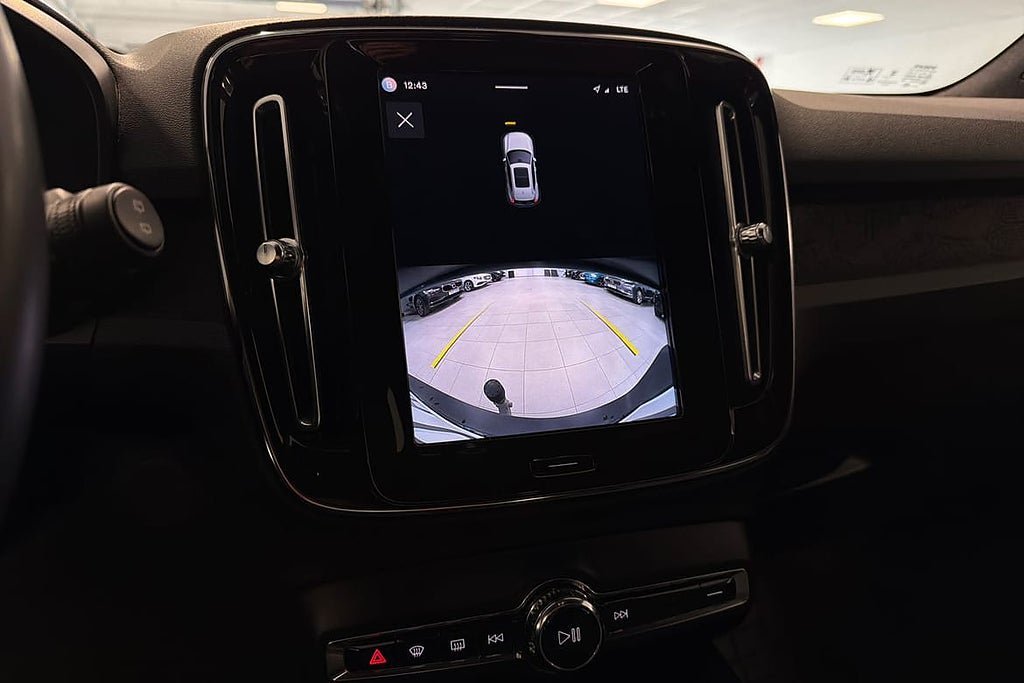Vehicle Image 15