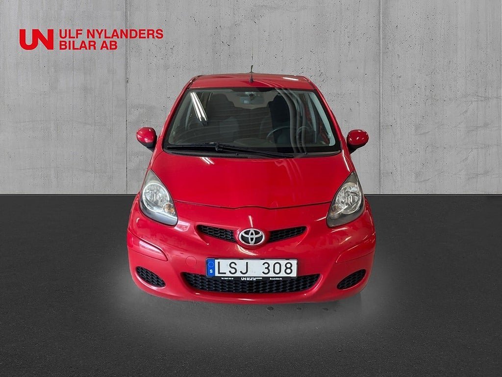 Vehicle Image 6