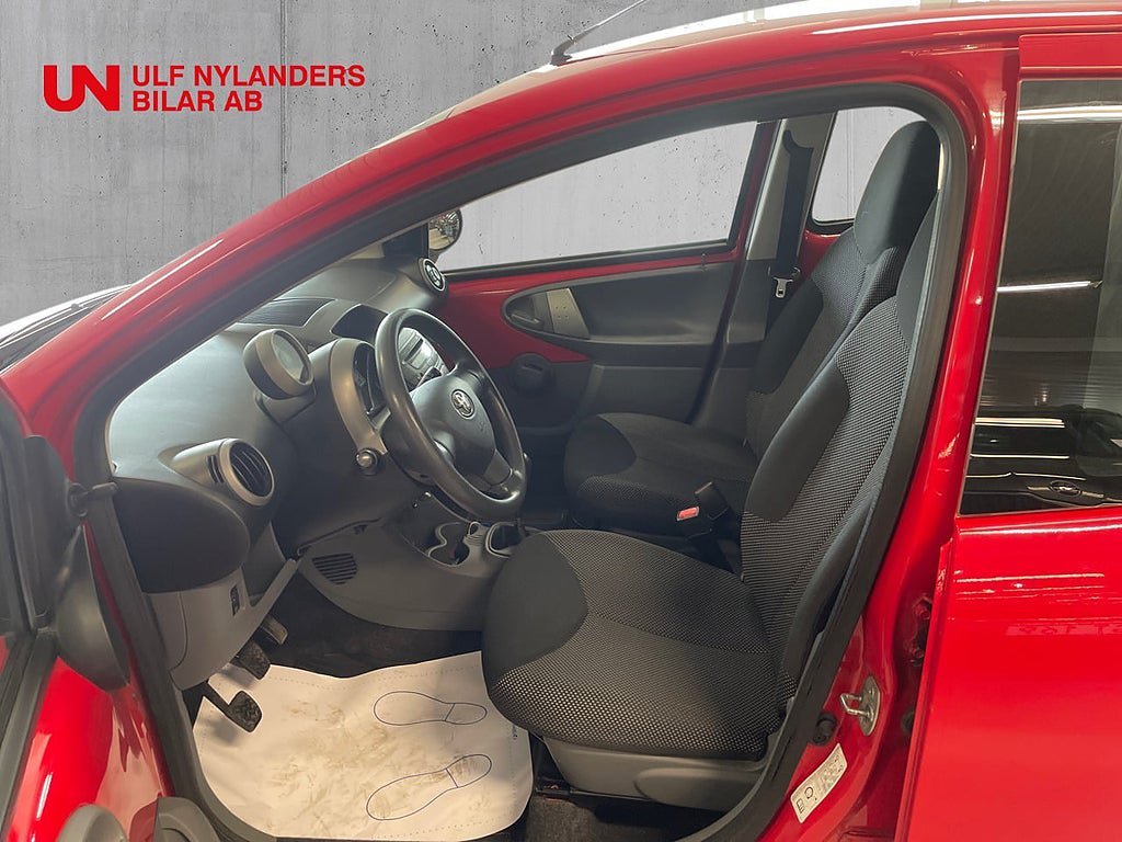 Vehicle Image 8