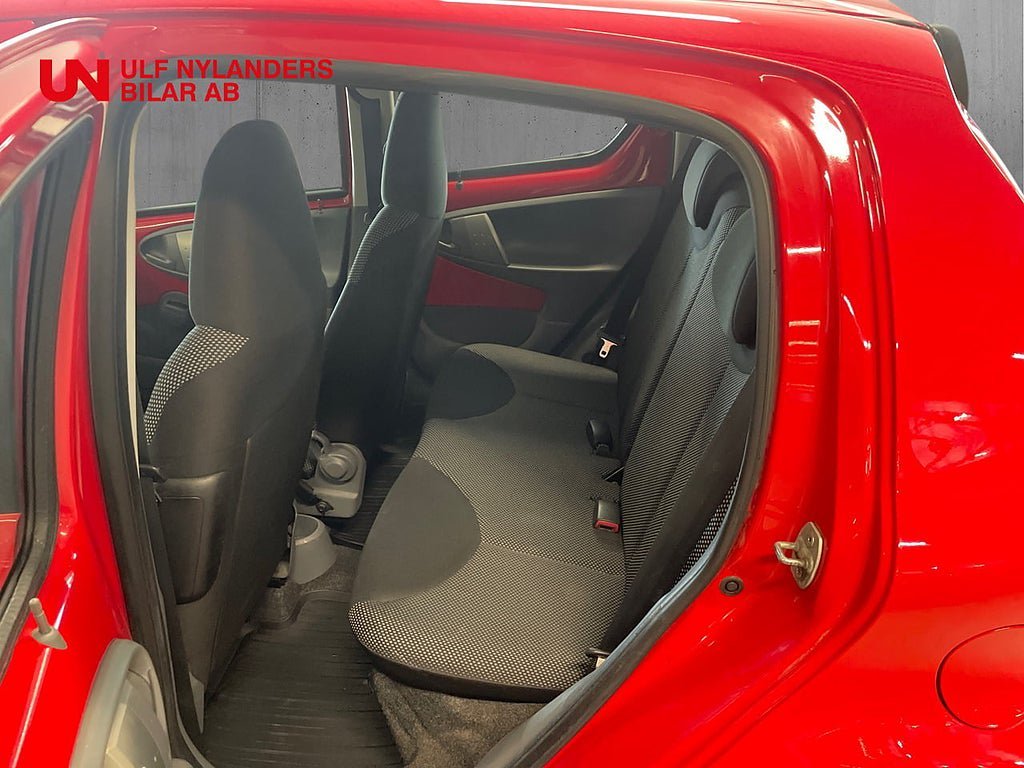 Vehicle Image 9