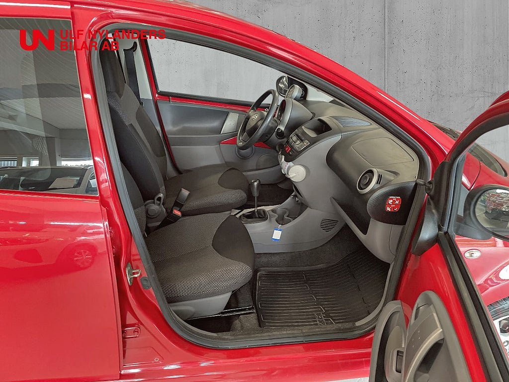 Vehicle Image 10