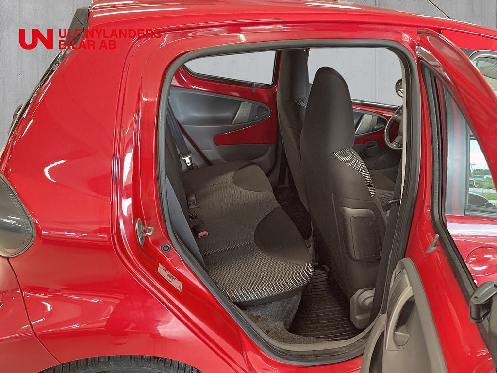 Vehicle Image 11