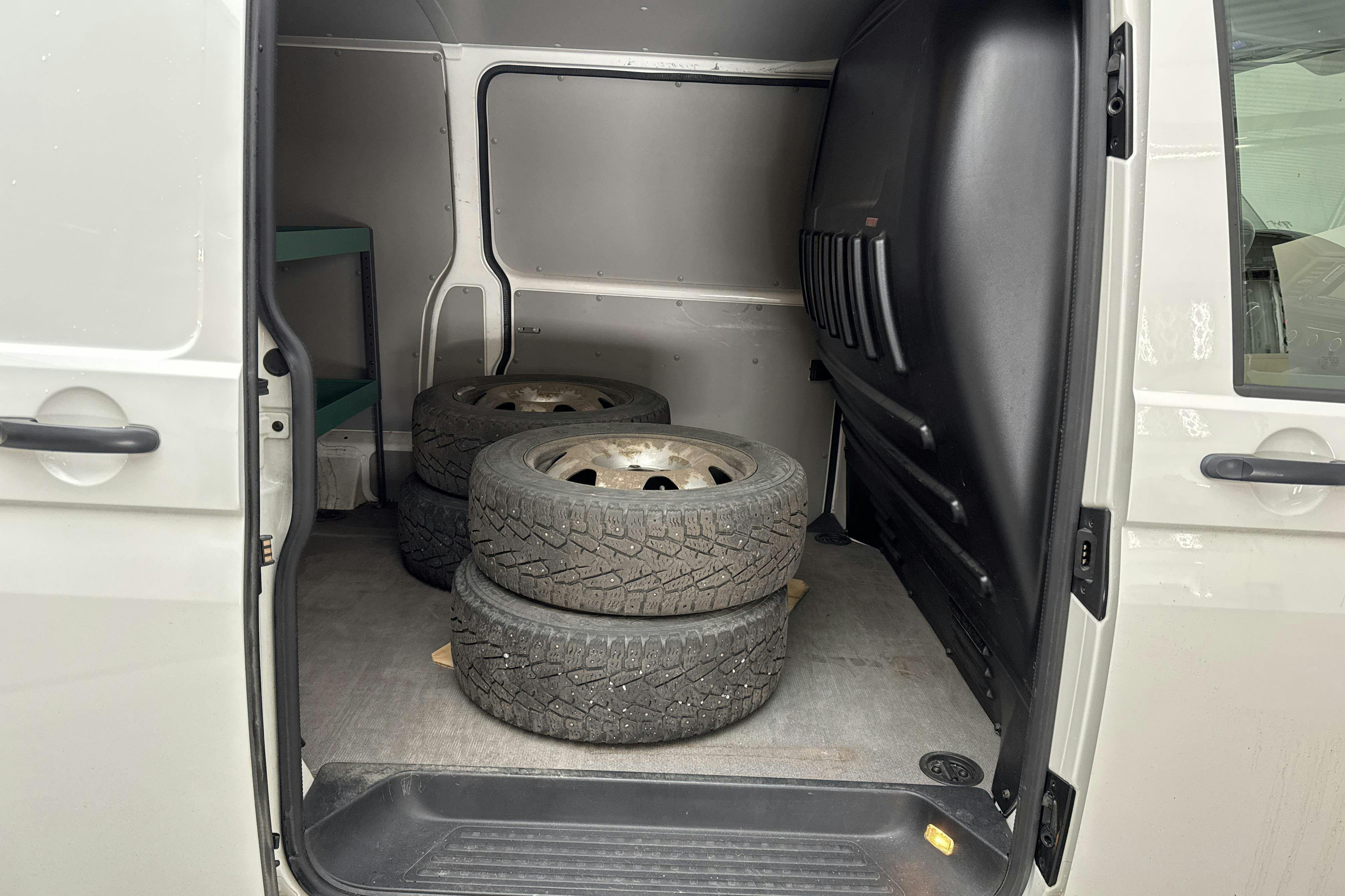 Vehicle Image 8