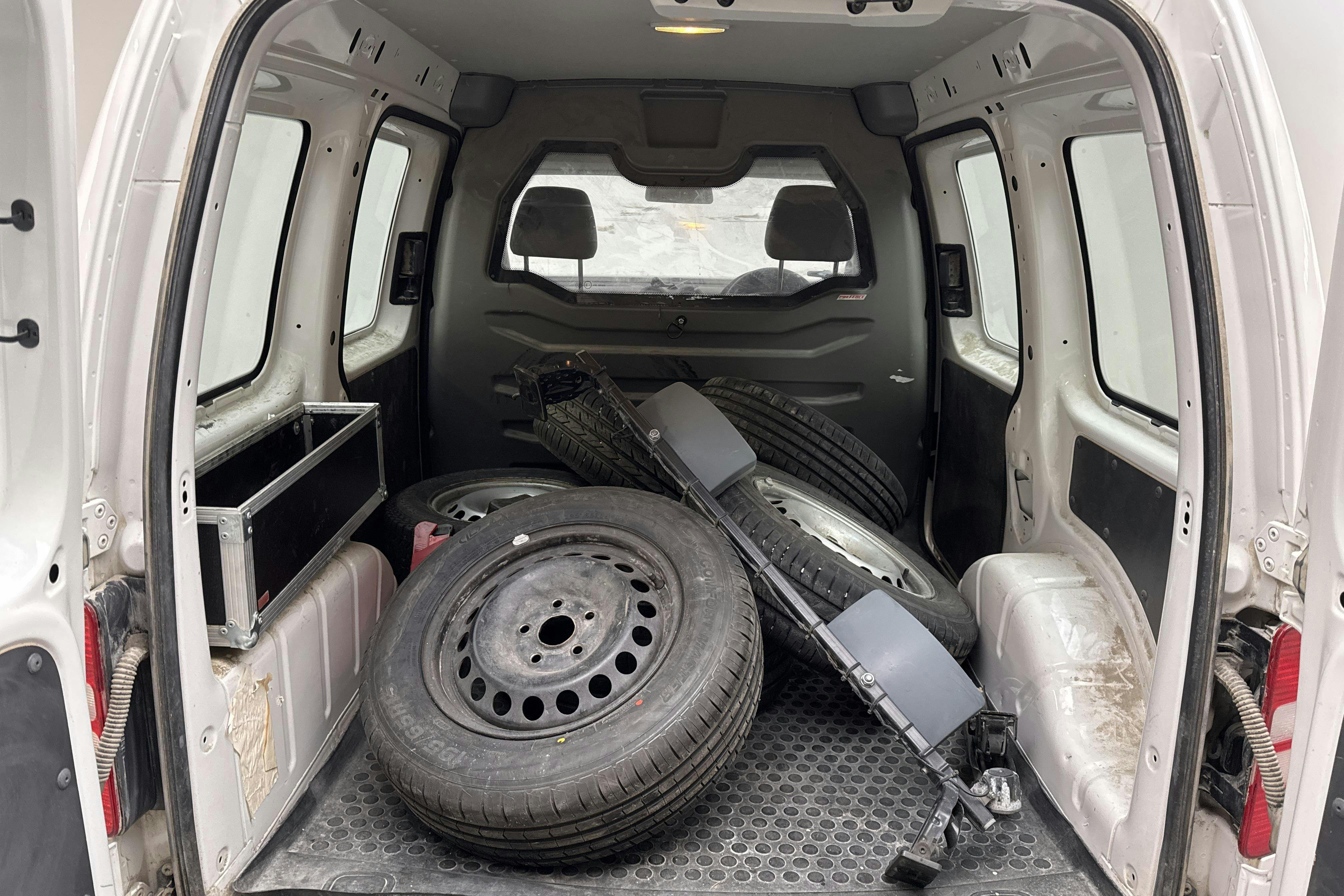 Vehicle Image 9