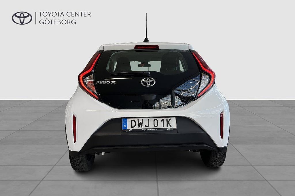 Vehicle Image 6