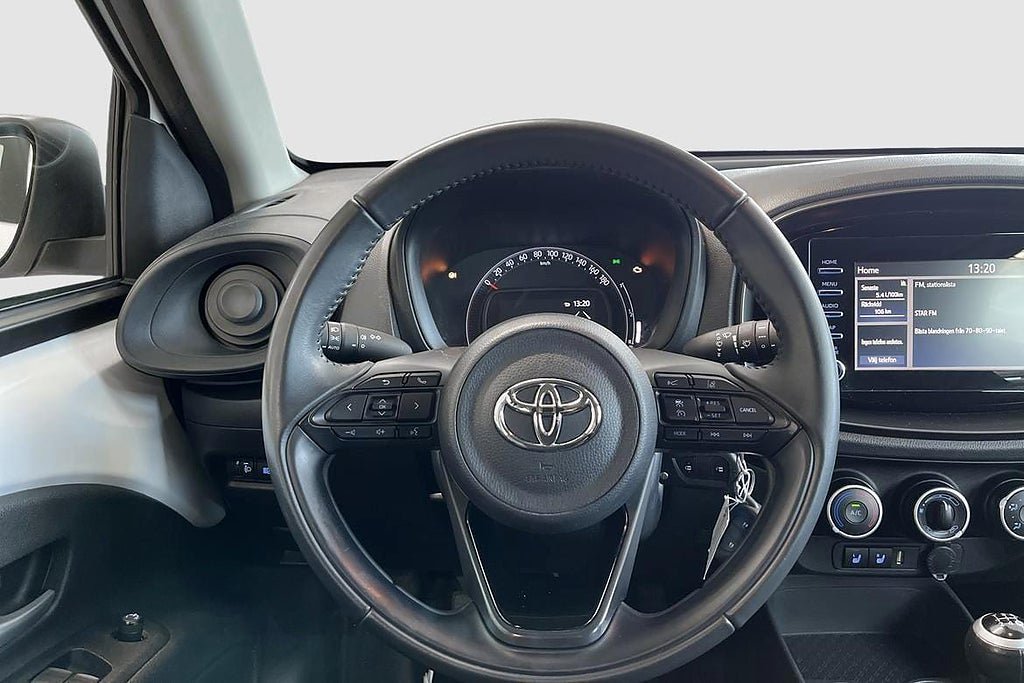 Vehicle Image 11