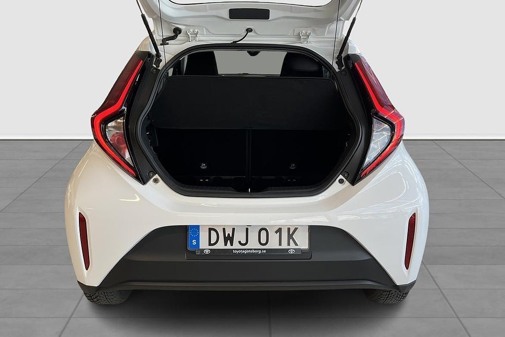 Vehicle Image 12