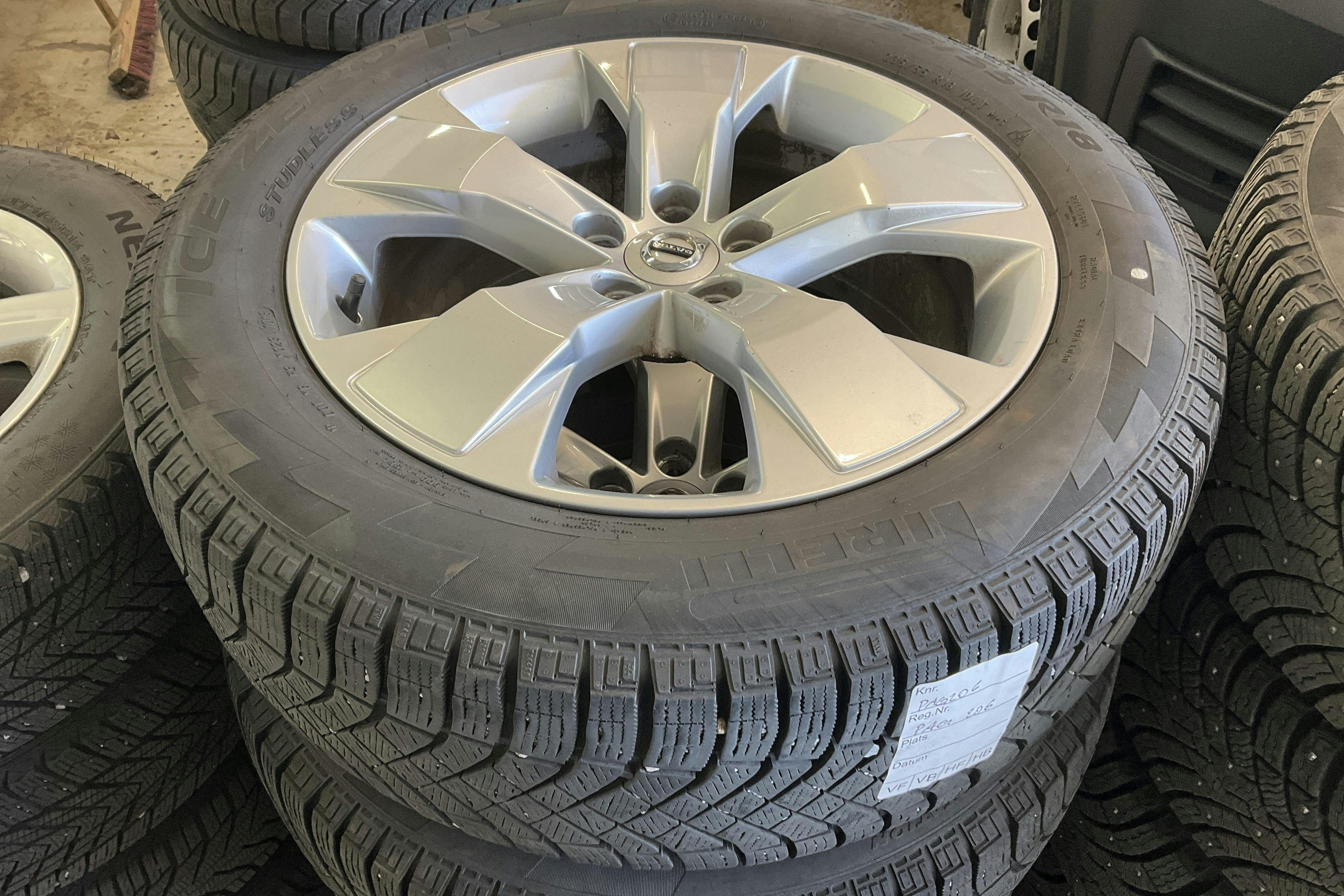 Vehicle Image 15