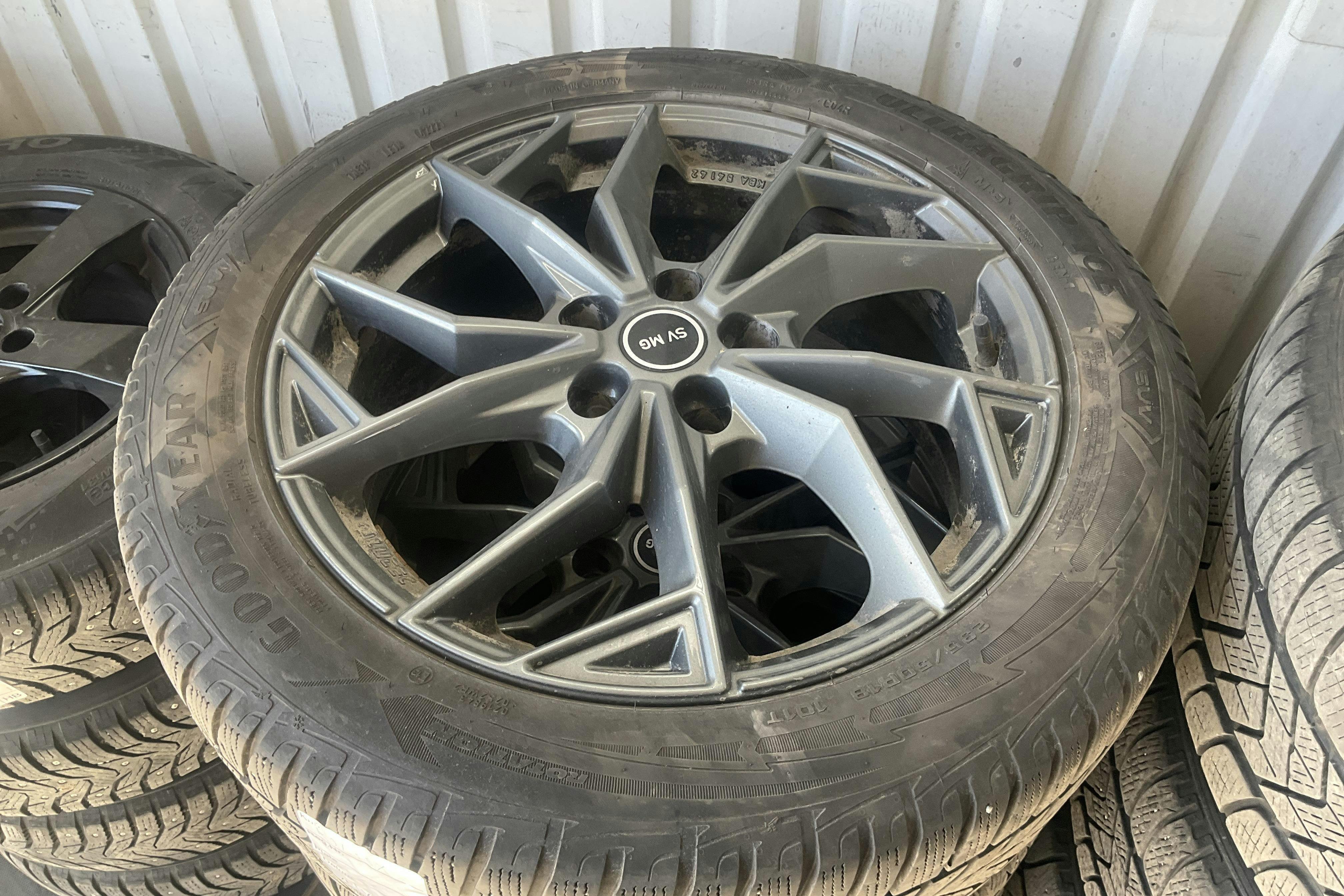 Vehicle Image 15