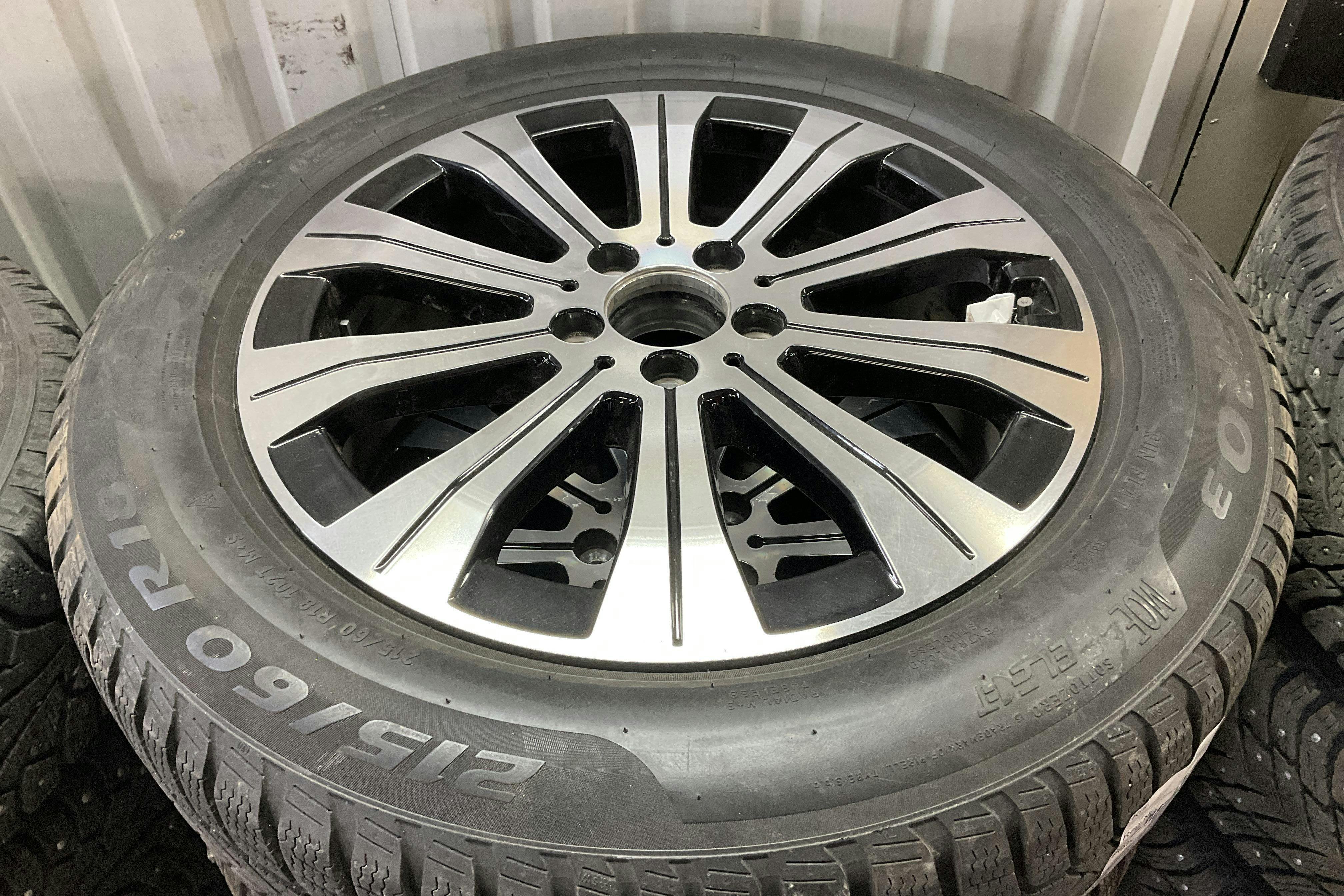 Vehicle Image 19