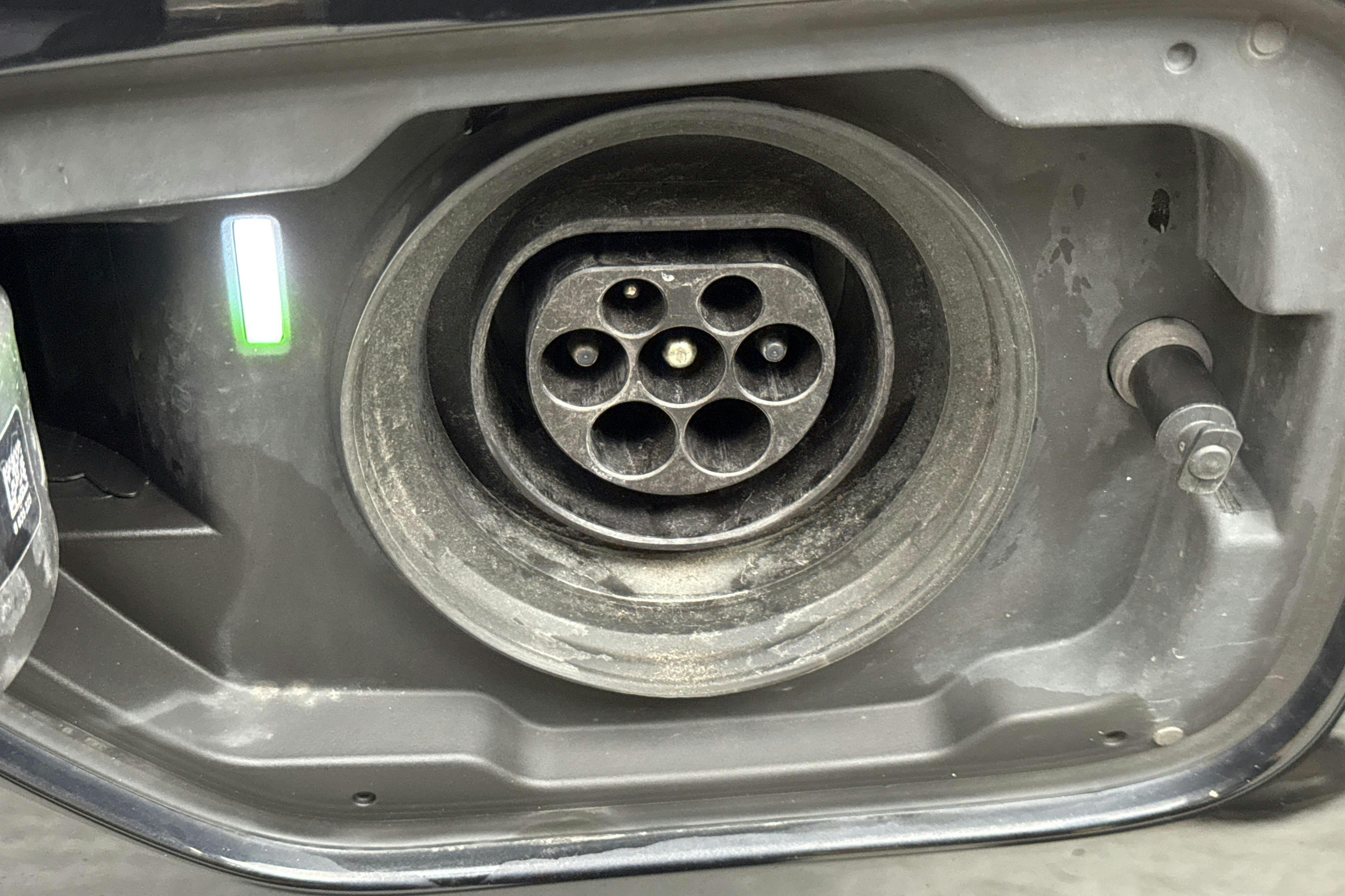 Vehicle Image 16