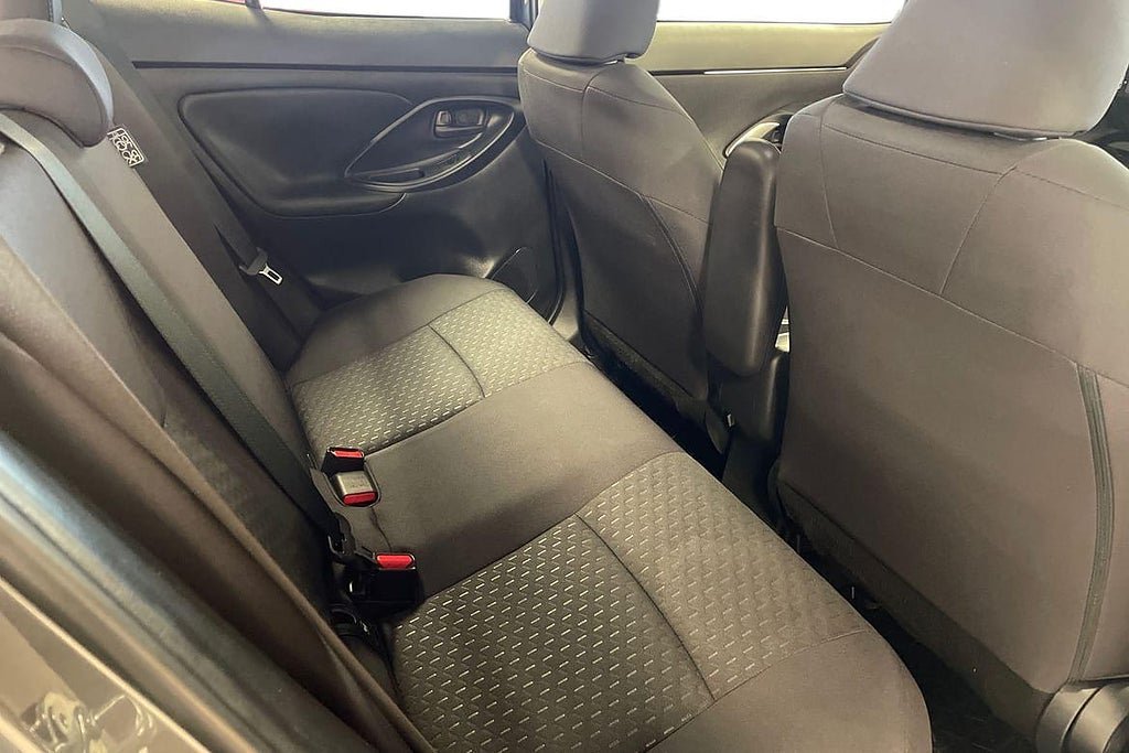 Vehicle Image 9